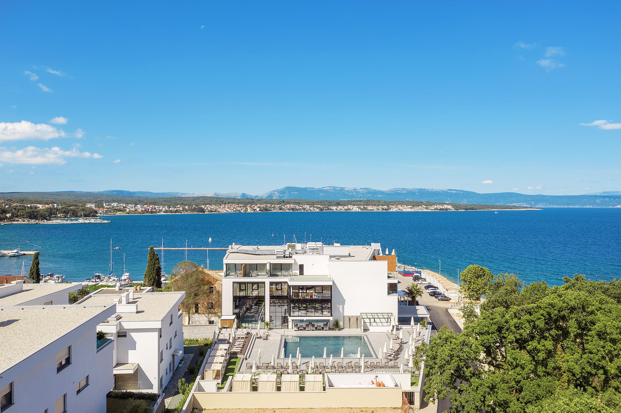 Luxury Hotel Riva Malinska Exterior foto View of the town
