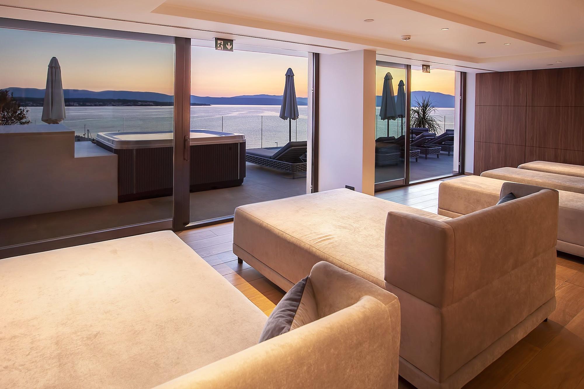 Luxury Hotel Riva Malinska Exterior foto The lounge at the airport