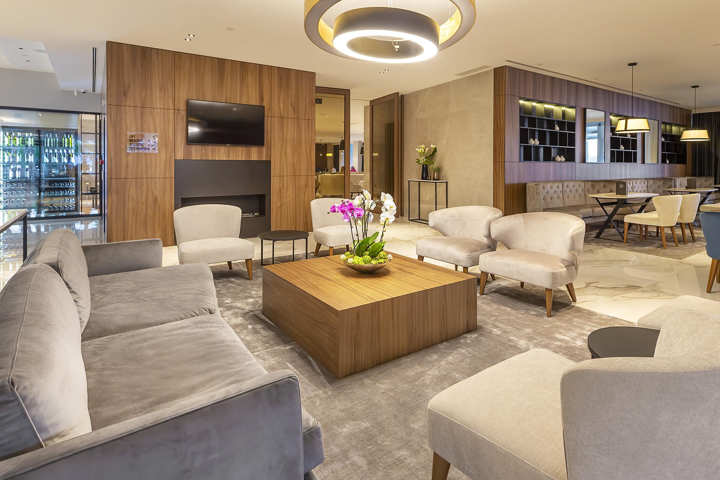 Luxury Hotel Riva Malinska Exterior foto The lounge at the airport