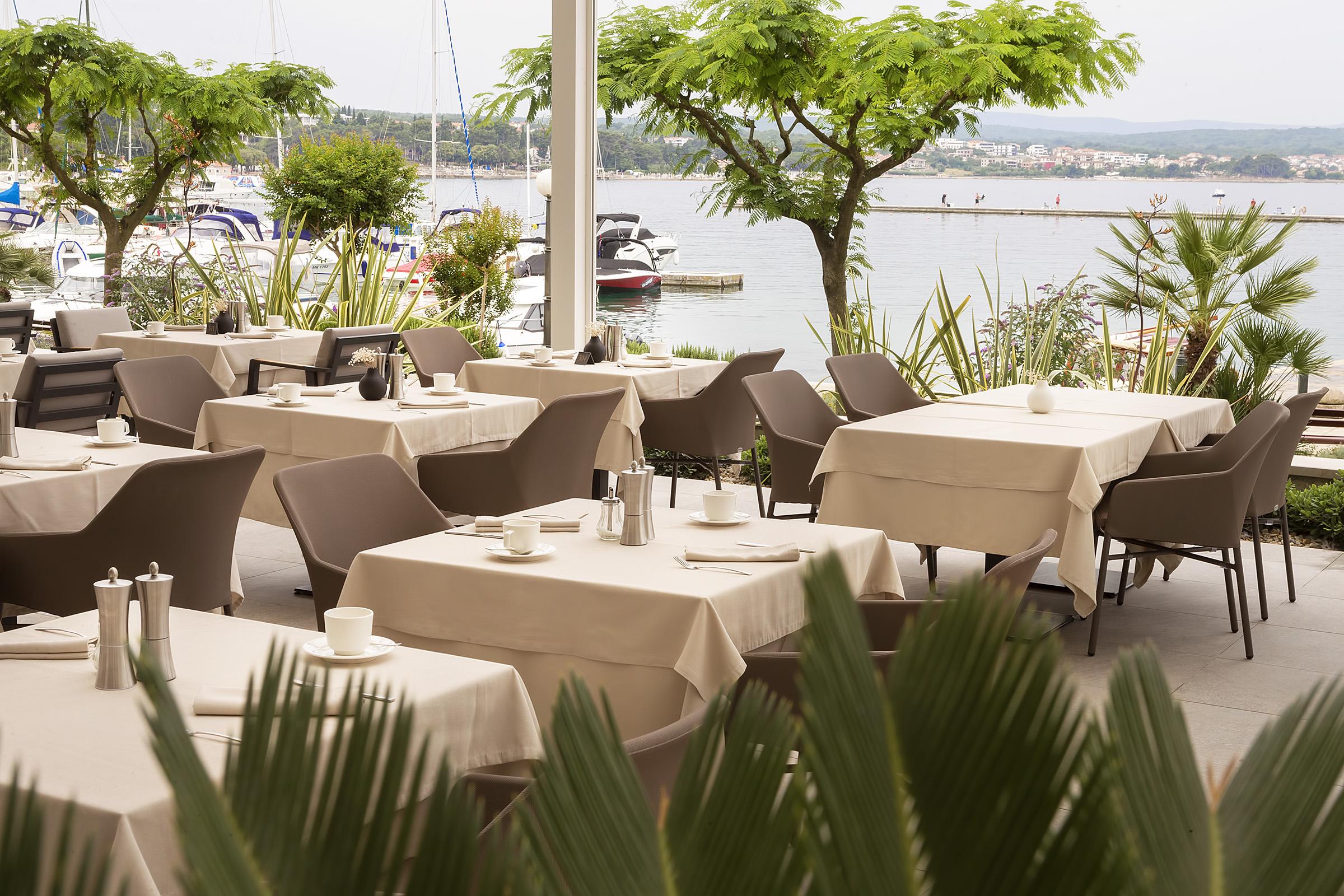Luxury Hotel Riva Malinska Exterior foto Restaurant in Croatia