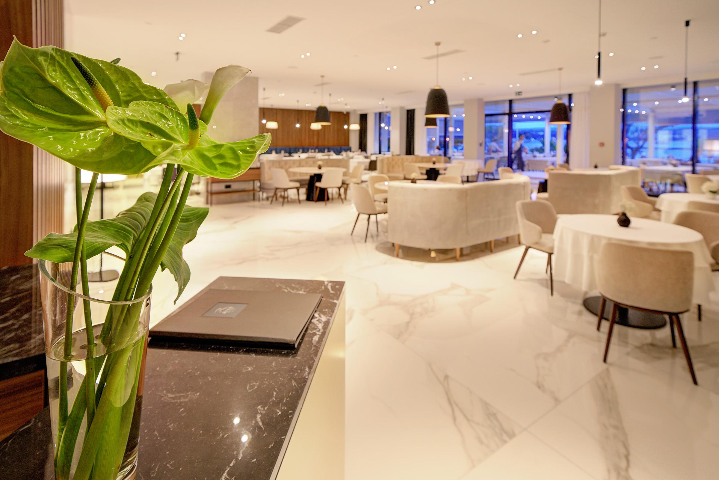 Luxury Hotel Riva Malinska Exterior foto The restaurant