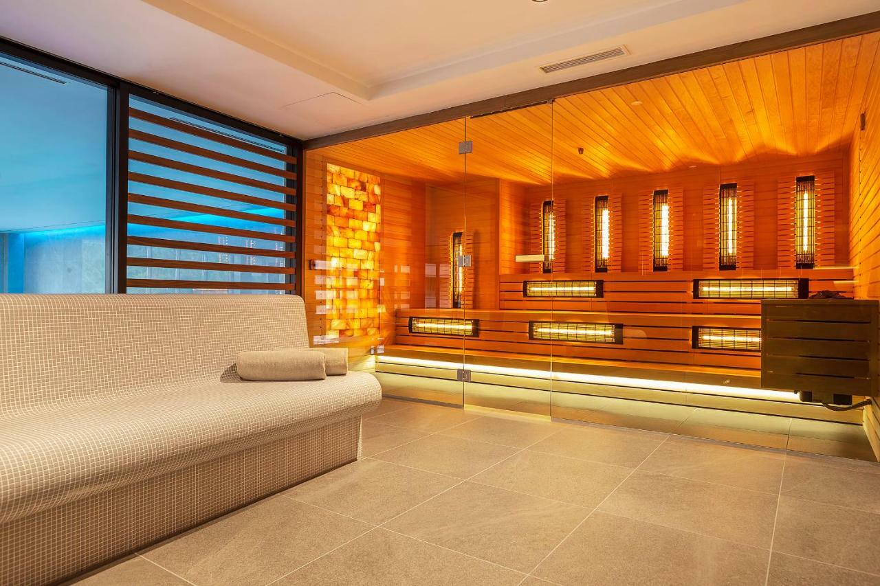Luxury Hotel Riva Malinska Exterior foto A modern Finnish sauna
