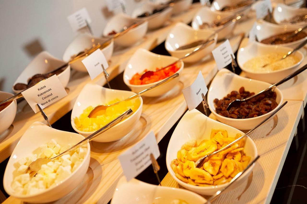 Luxury Hotel Riva Malinska Exterior foto A selection of chutneys