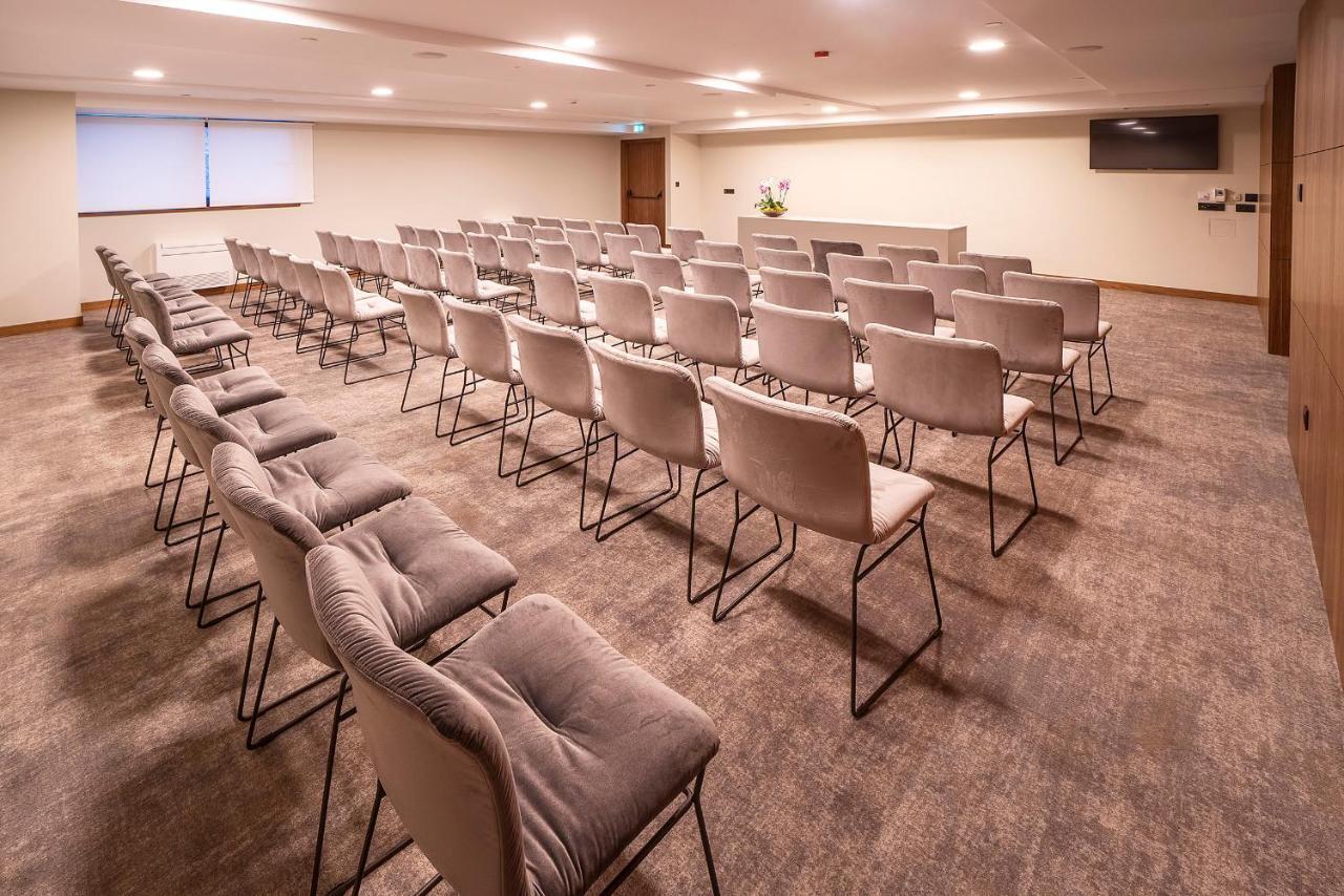 Luxury Hotel Riva Malinska Exterior foto The meeting room